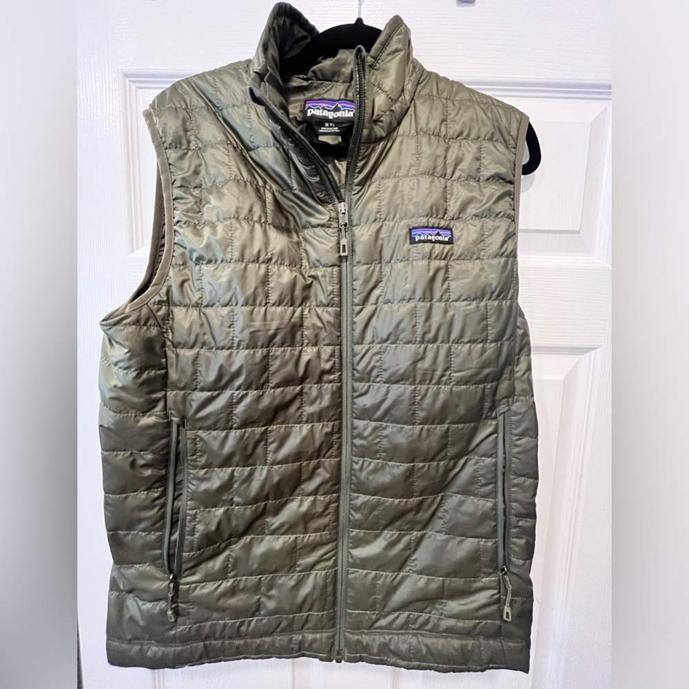 Men’s Patagonia nanopuff vest size medium in green